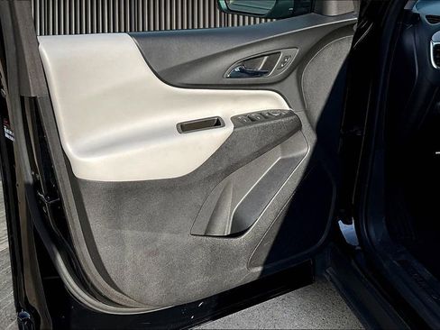 Used 2023 Chevrolet Equinox LT image 23