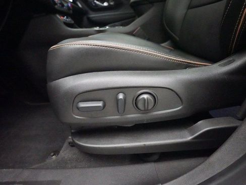 Used 2024 GMC Terrain AT4 w/ Infotainment Package II image 29