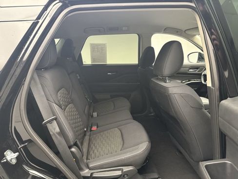 Used 2022 Nissan Pathfinder SV image 17