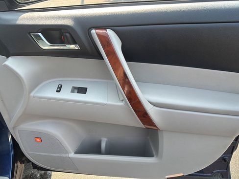 Used 2013 Toyota Highlander Limited AWD/4WD image 14