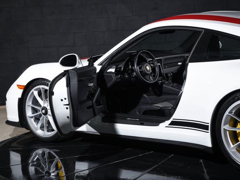 Used 2016 Porsche 911 R RWD image 12