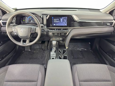 Used 2025 Toyota Camry LE image 11