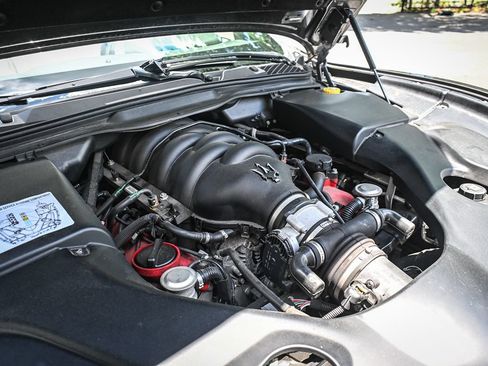 Used 2018 Maserati GranTurismo Sport RWD image 19