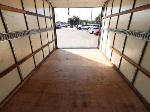 Certified 2022 Ford E-450 and Econoline 450 Super Duty w/ Power Windows & Locks Group image 13