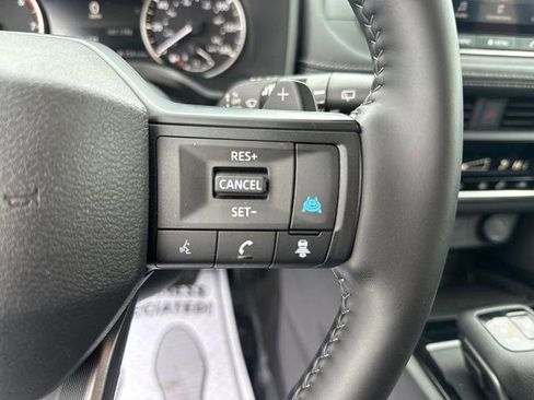 Certified 2025 Nissan Rogue SV image 24