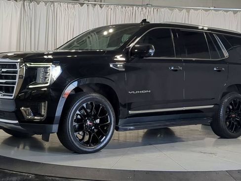 Used 2023 GMC Yukon SLT w/ SLT Premium Package AWD/4WD image 4