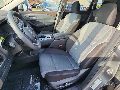 Used 2023 Nissan Rogue SV image 10