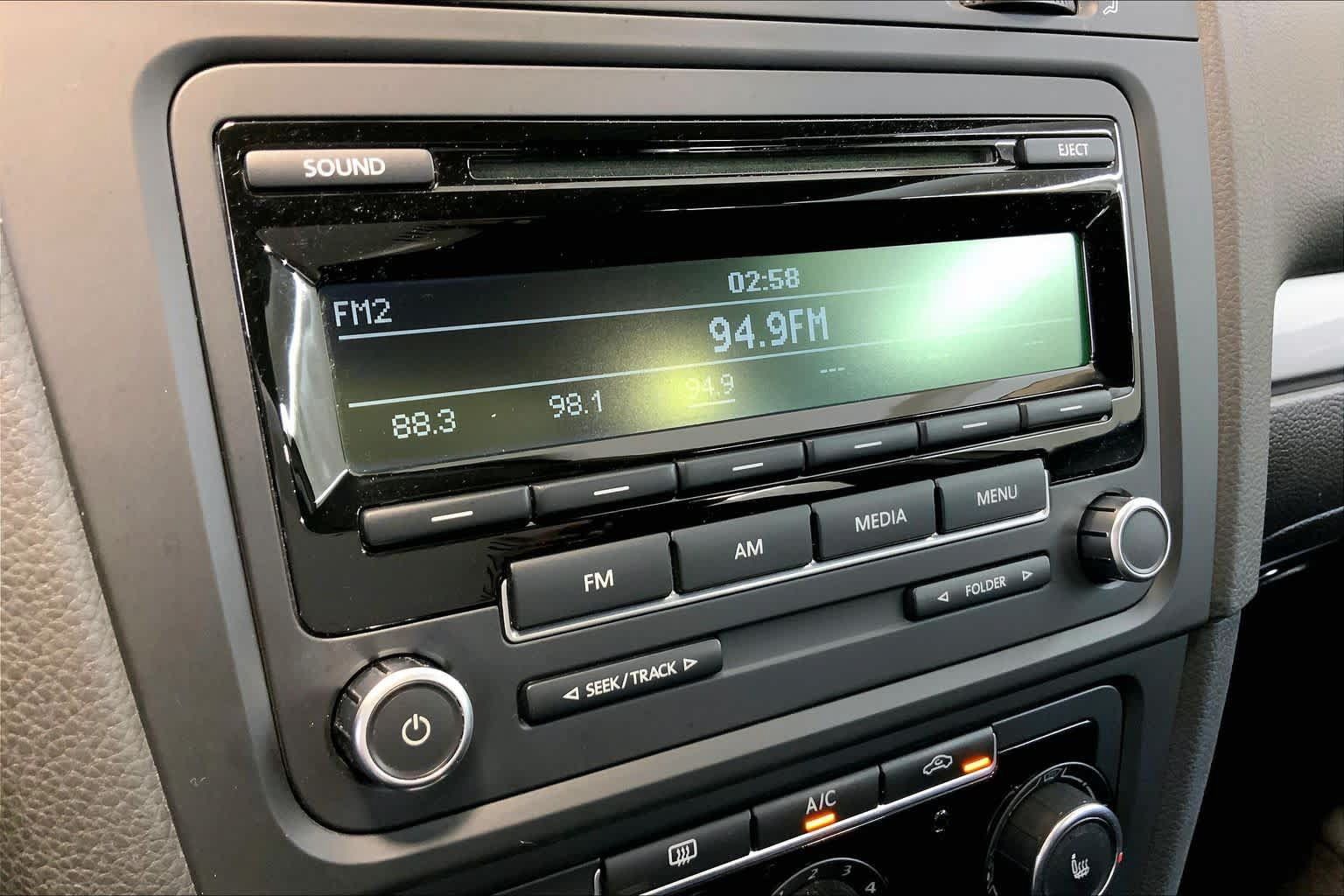 Used 2013 Volkswagen Golf 4-Door FWD image 34