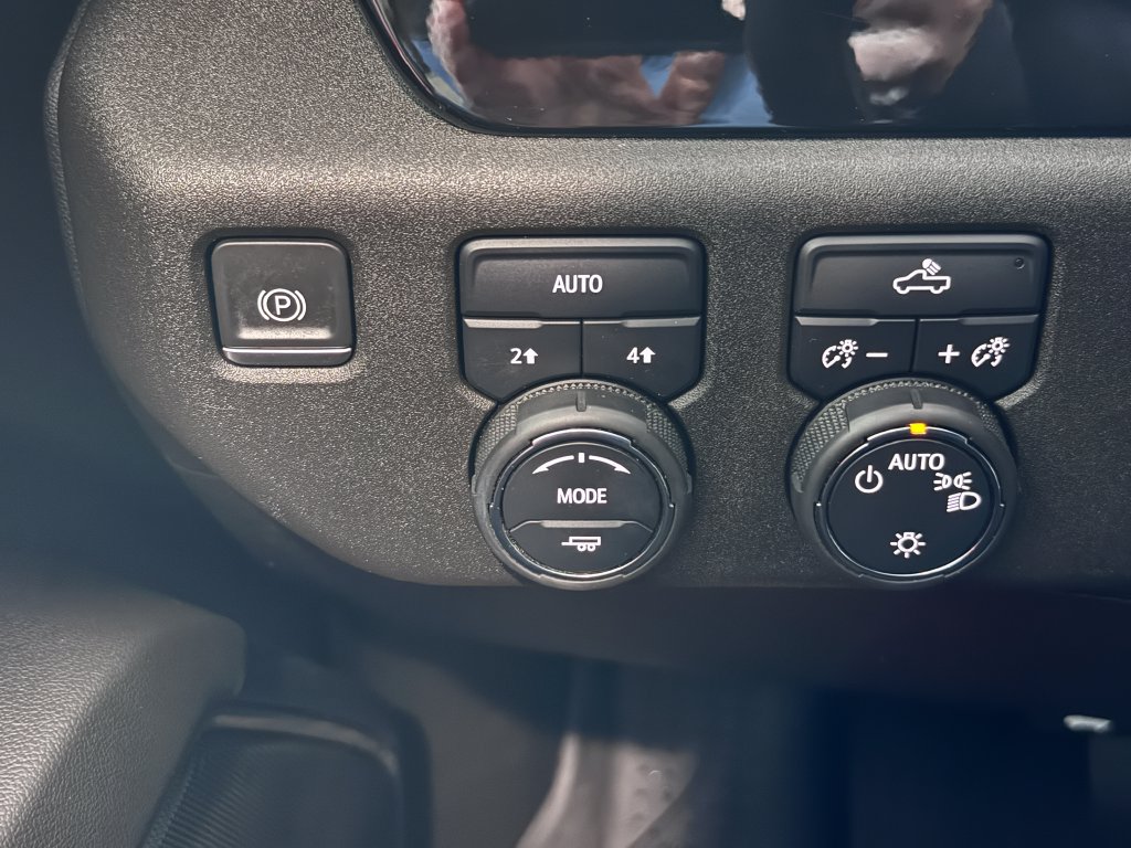 Certified 2022 Chevrolet Silverado 1500 LT w/ Protection Package AWD/4WD image 25