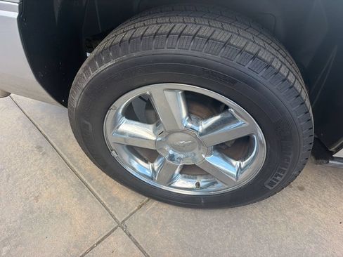 Used 2014 Chevrolet Tahoe LTZ RWD image 13