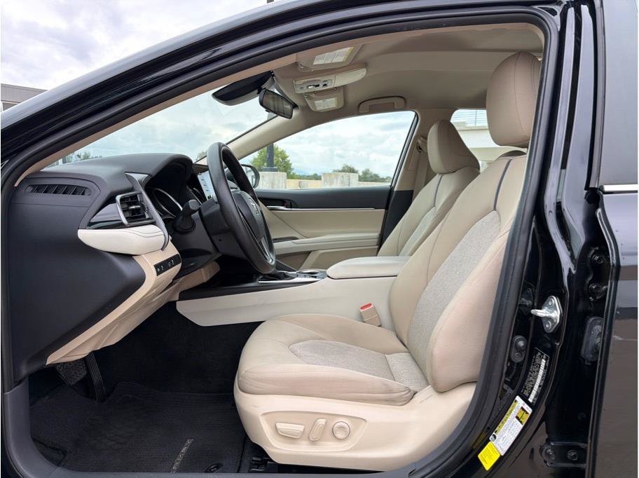 Used 2022 Toyota Camry LE FWD image 10