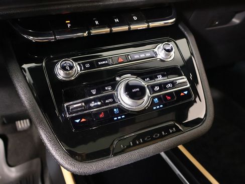 Used 2021 Lincoln Corsair Reserve w/ Elements Package FWD image 8