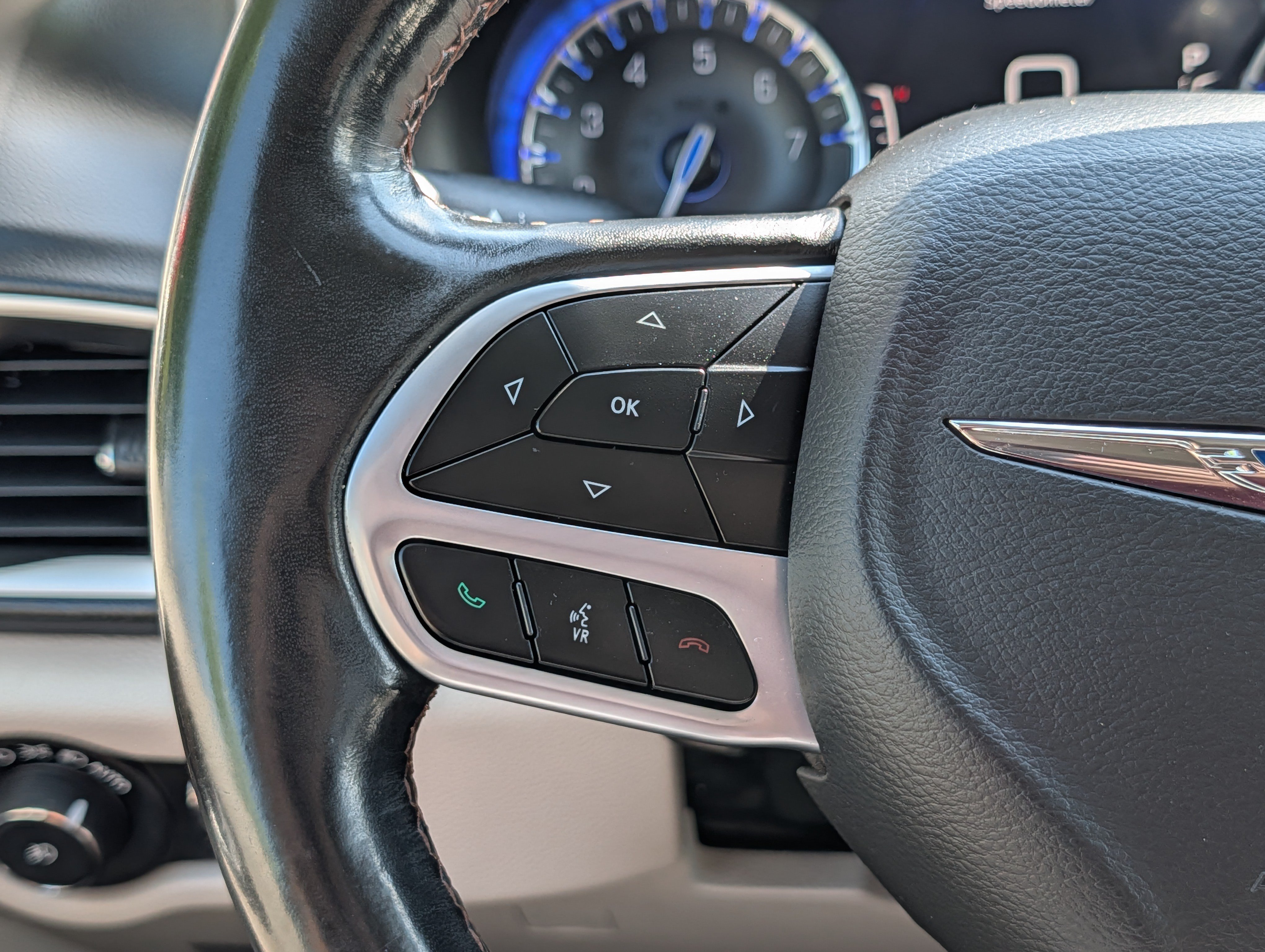 Used 2020 Chrysler Pacifica Touring-L Plus FWD image 31