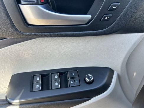 Used 2016 Toyota Highlander Limited w/ Driver Technology Package AWD/4WD image 31
