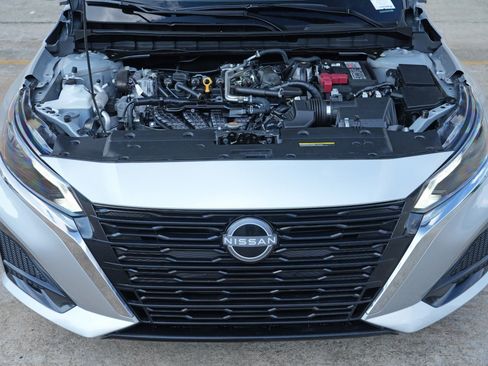 Used 2025 Nissan Altima 2.5 SV w/ SV Premium Package FWD image 7