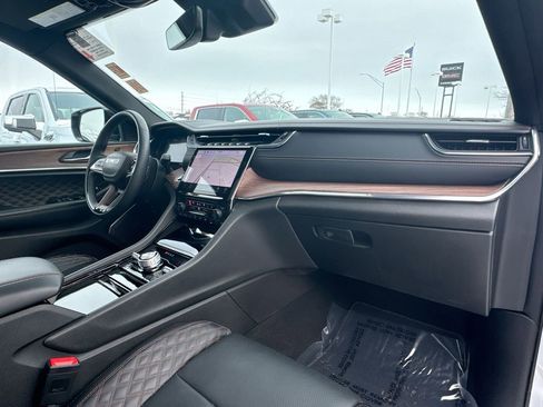 Used 2025 Jeep Grand Cherokee Summit image 29