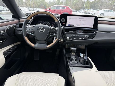Used 2024 Lexus ES 300h Ultra Luxury image 8