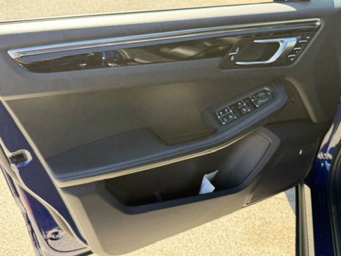 Used 2025 Porsche Macan image 7