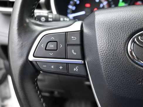 Used 2023 Toyota Highlander XLE FWD image 33