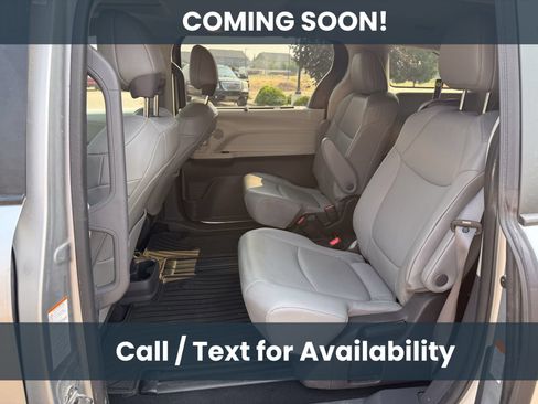 Used 2022 Toyota Sienna XLE w/ XLE Plus Package FWD image 9