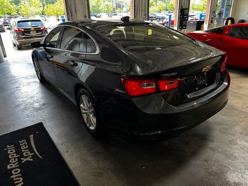 Used 2017 Chevrolet Malibu LT FWD image 25