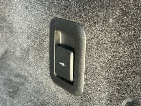 Used 2023 Land Rover Range Rover Sport SE Dynamic image 17