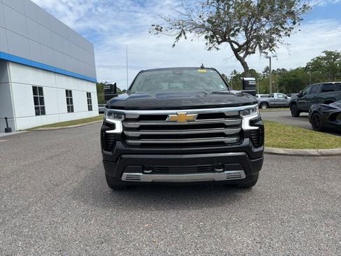 Used 2025 Chevrolet Silverado 1500 High Country w/ High Country Premium Package AWD/4WD image 2