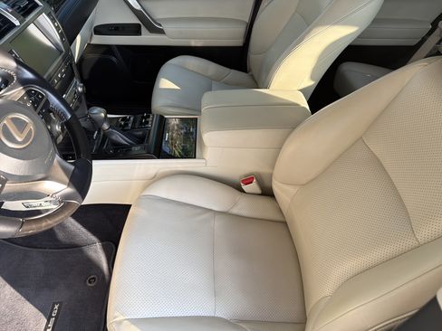 Used 2021 Lexus GX 460 Luxury w/ Sport Design Package AWD/4WD image 16