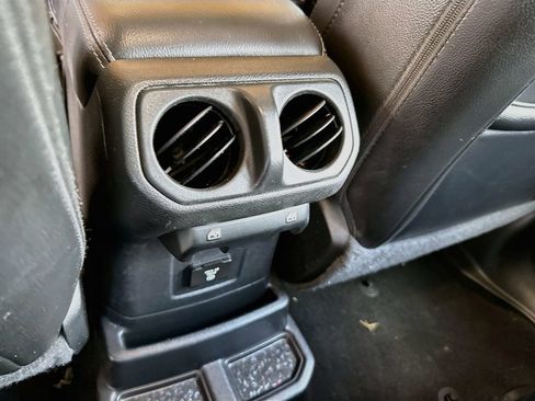 Used 2022 Jeep Wrangler Unlimited Sahara AWD/4WD image 26