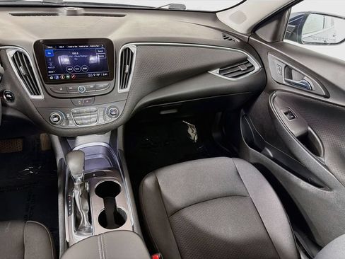 Used 2021 Chevrolet Malibu LT FWD image 23