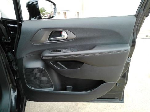 Used 2026 Chrysler Pacifica Select FWD image 20