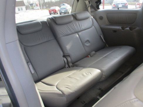 Used 2004 Toyota Sienna XLE 4 Door FWD**1 Owner/Leathe image 24