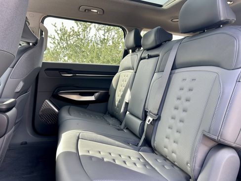 Used 2024 Kia EV9 Wind image 11