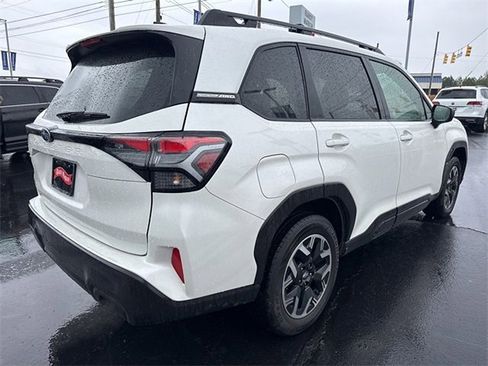 Used 2025 Subaru Forester Premium image 5