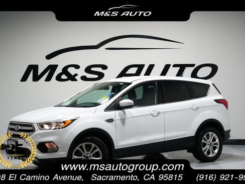 Used 2019 Ford Escape SE image 1
