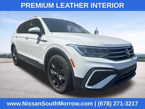 Used 2024 Volkswagen Tiguan SE image 1