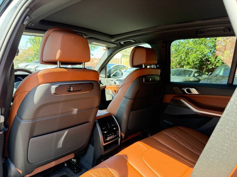 Used 2025 BMW X5 xDrive40i w/ M Sport Package AWD/4WD image 18