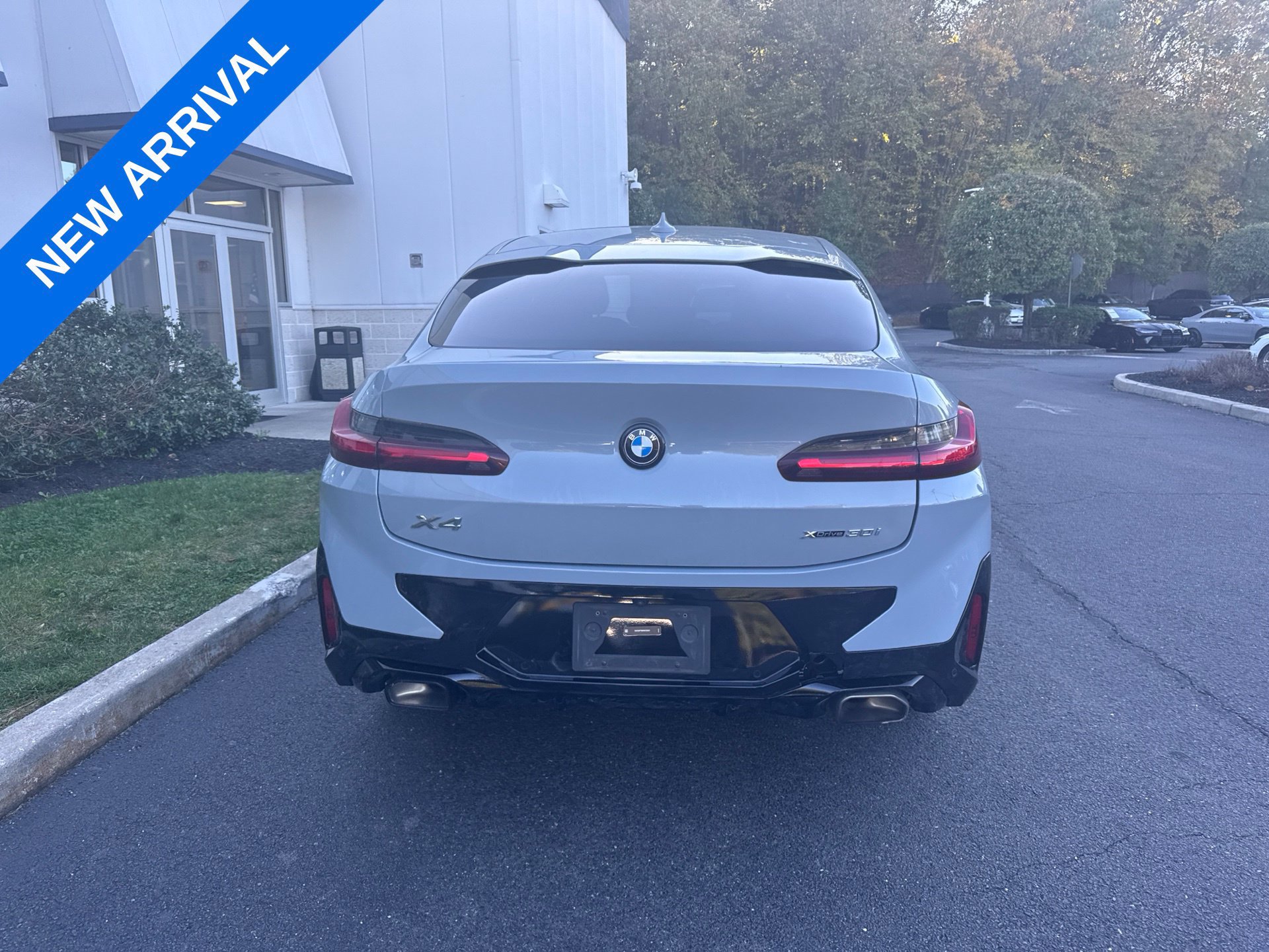 Used 2024 BMW X4 xDrive30i w/ M Sport Package AWD/4WD image 3