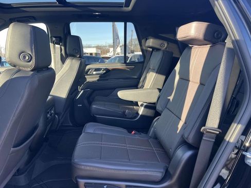 Used 2025 Chevrolet Tahoe High Country image 15