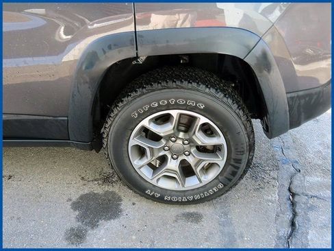 Certified 2022 Jeep Cherokee Trailhawk w/ Comfort/Convenience Group image 4