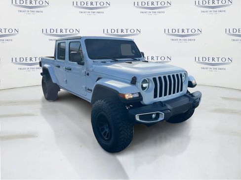 Used 2022 Jeep Gladiator Sport image 4