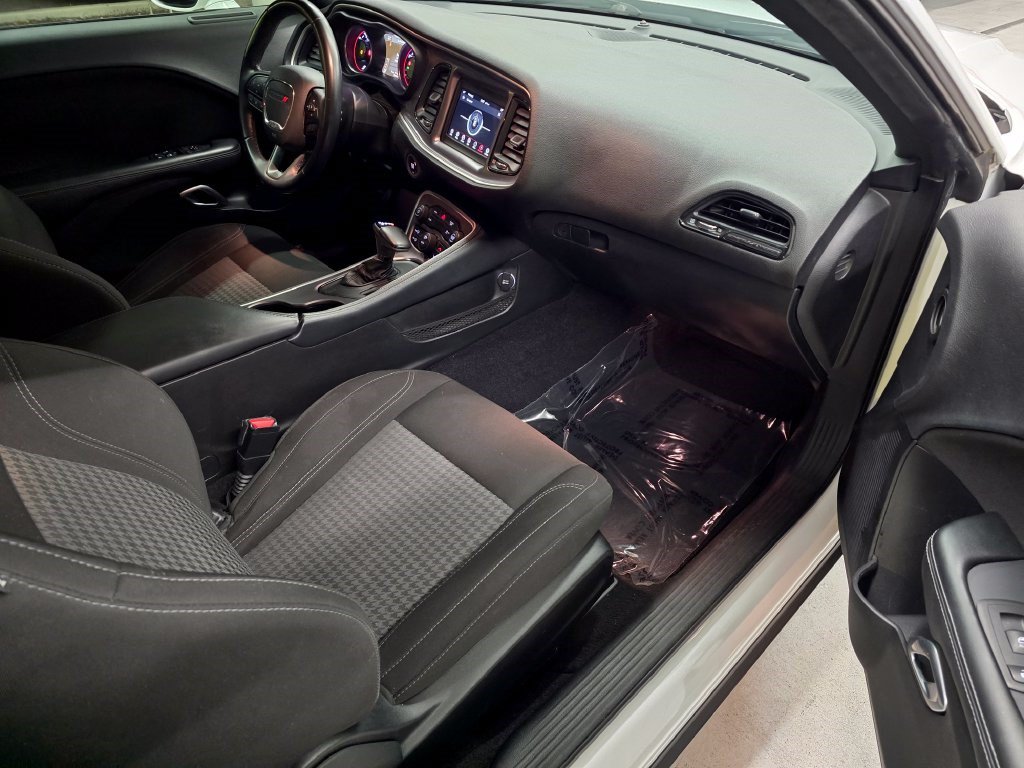 Used 2020 Dodge Challenger SXT RWD image 29