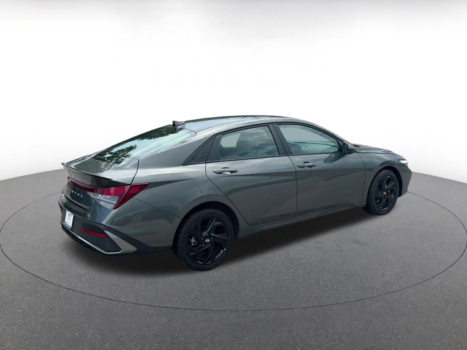 Used 2026 Hyundai Elantra Sport FWD image 13