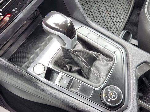 Used 2024 Volkswagen Tiguan SE image 22