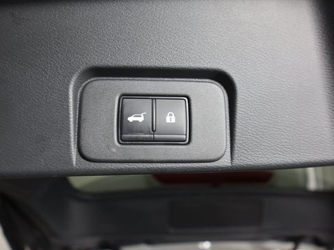 Used 2024 Nissan Rogue SV image 18