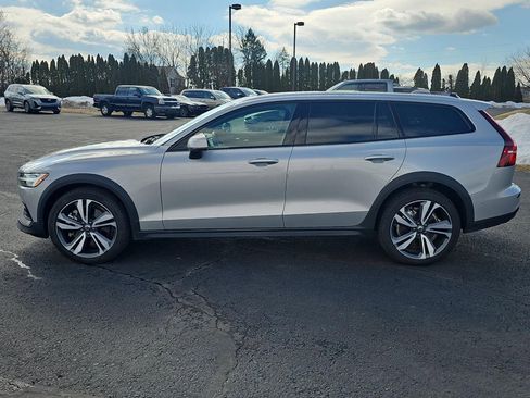 Used 2025 Volvo V60 B5 Cross Country Plus image 26