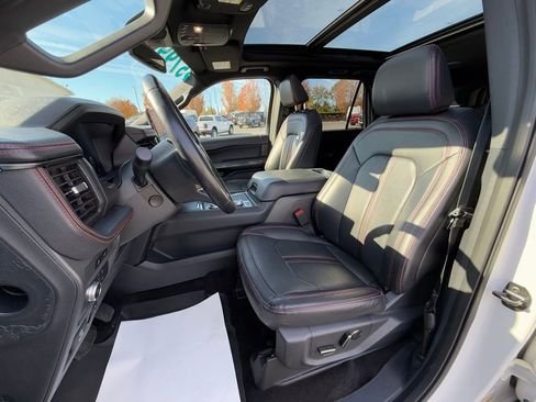 Used 2022 Ford Expedition Limited image 13