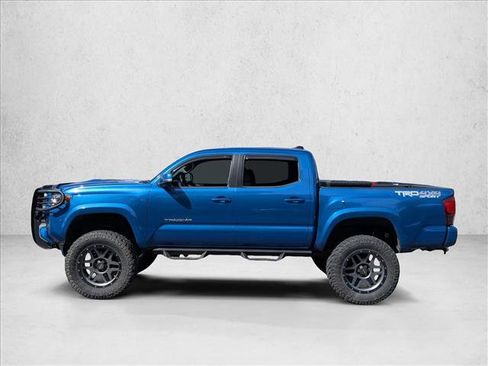 Used 2018 Toyota Tacoma TRD Sport w/ Technology Package AWD/4WD image 9