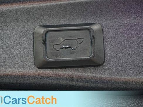 Used 2020 Toyota RAV4 XLE w/ Convenience Package FWD image 38