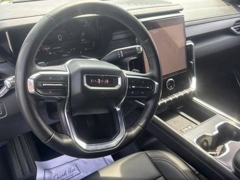 Used 2024 GMC Acadia Elevation w/ Luxury Package FWD image 2